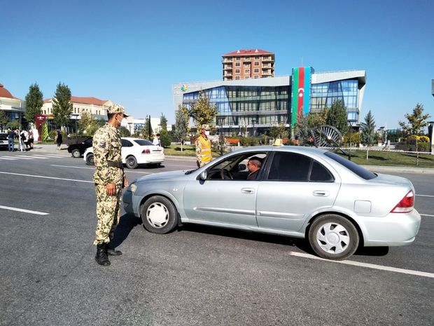 karantin-rejimi-ile-elaqedar-qubada-polis-guclendirilmis-is-rejiminde-calisir-foto